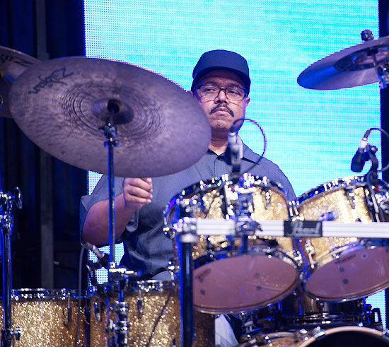 Dennis Chambers Drummerworld