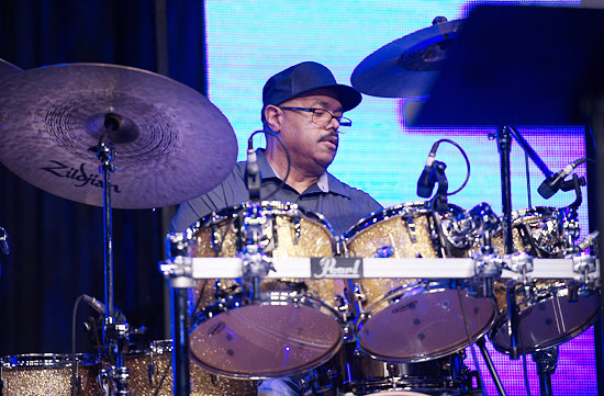 Dennis Chambers Drummerworld