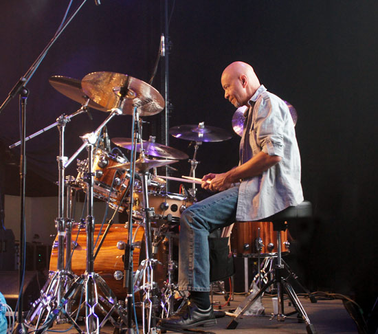 Chester Thompson Drummerworld