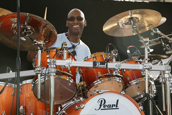 Omar Hakim - Drummerworld