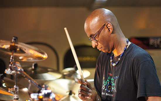 Omar Hakim - Drummerworld