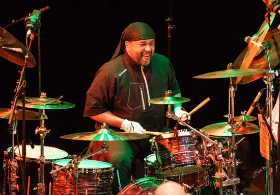 Carter Beauford Drummerworld