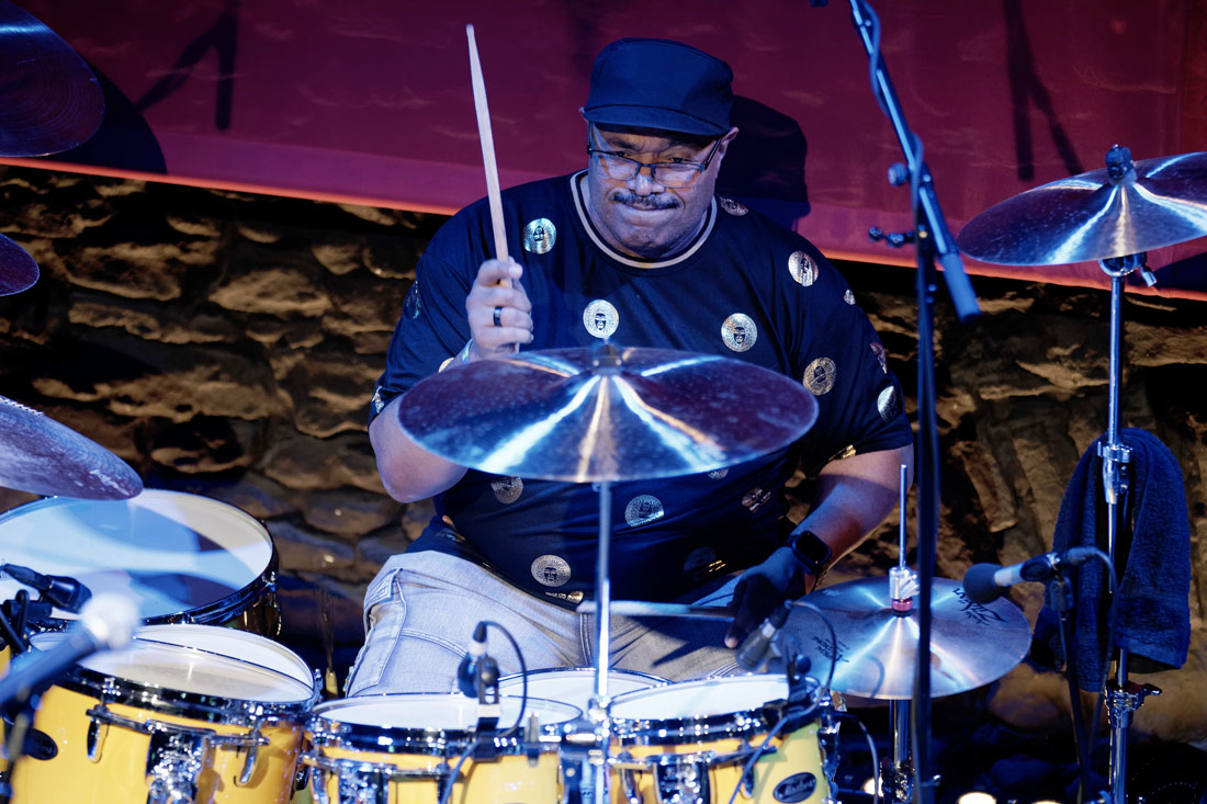 Dennis Chambers - Drummerworld