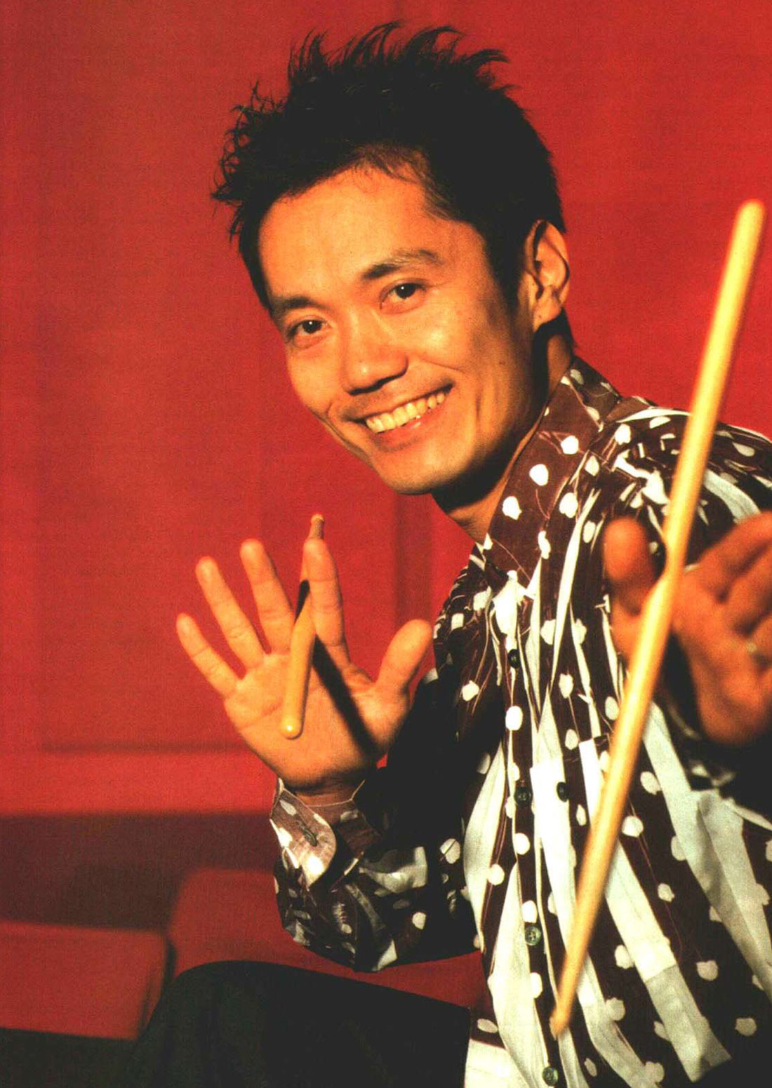 Akira Jimbo - DRUMMERWORLD