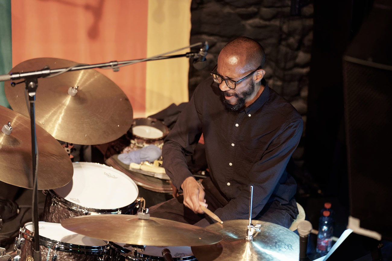 Brian Blade - Drummerworld