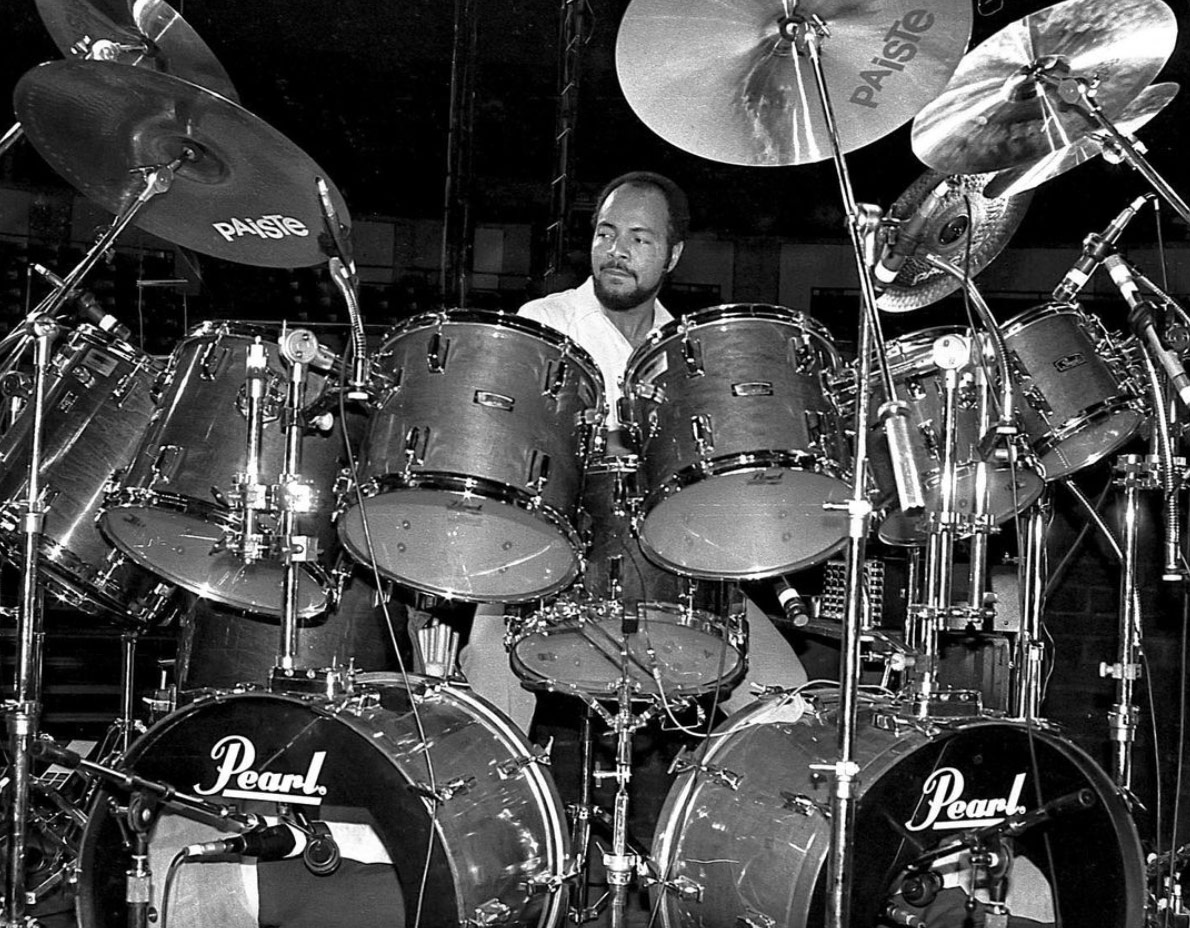 Chester Thompson Drummerworld