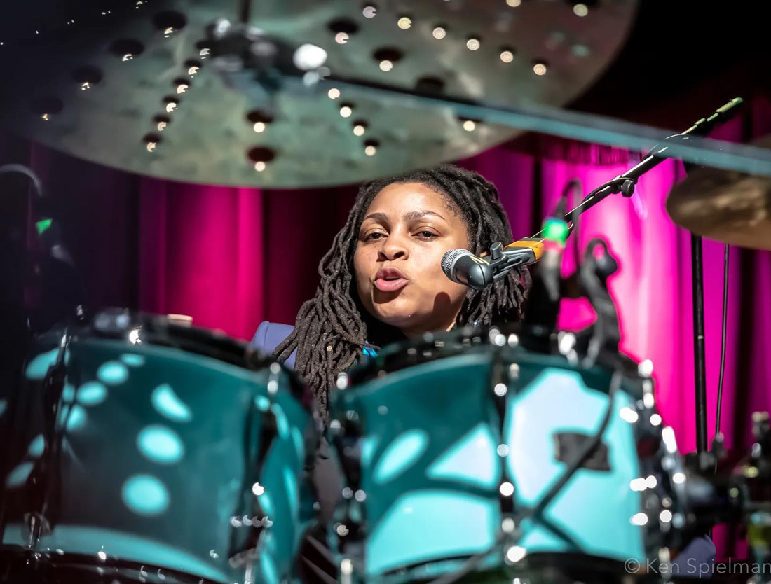 Nikki Glaspie Drummerworld