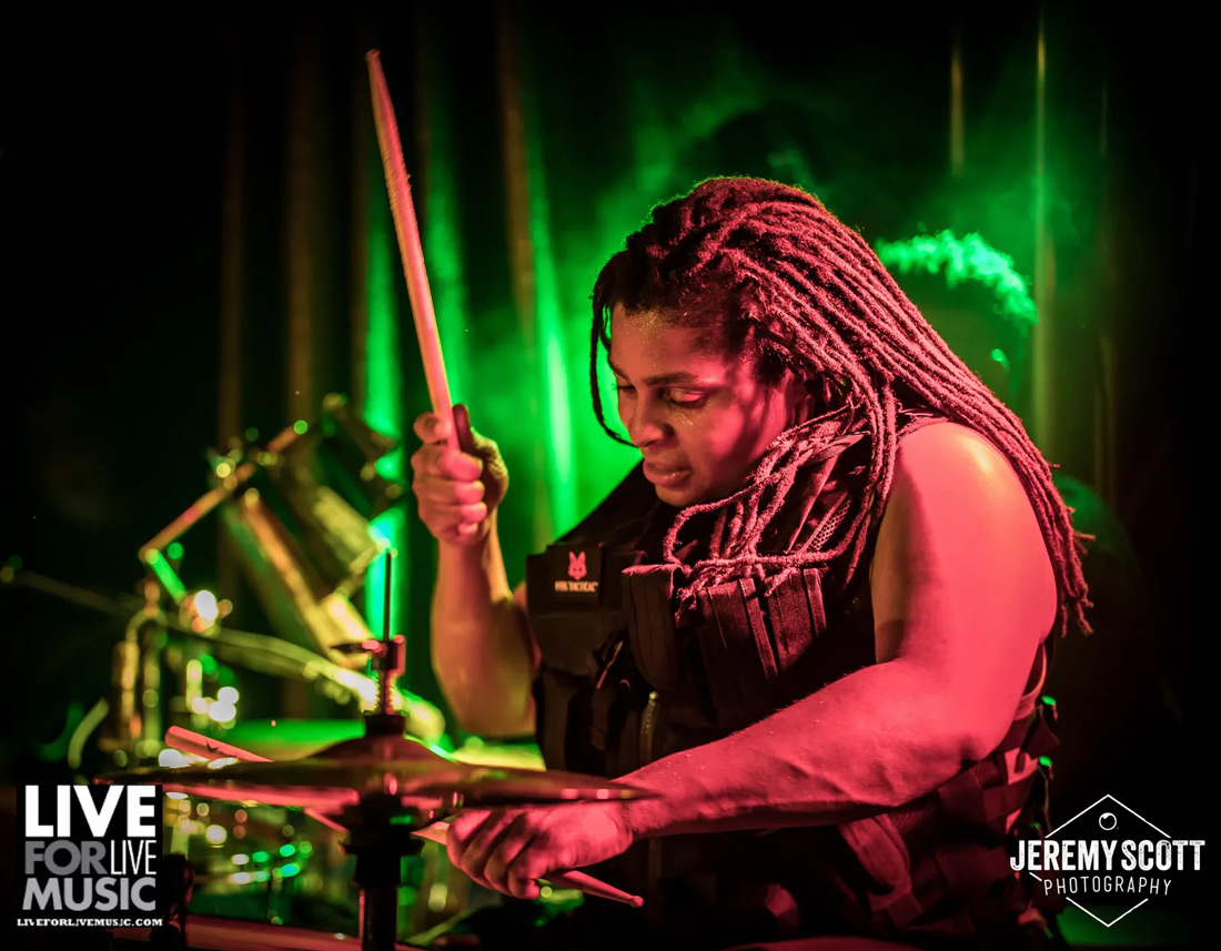 Nikki Glaspie Drummerworld