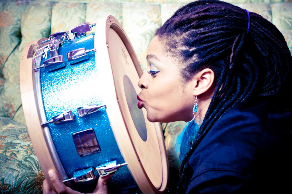 Nikki Glaspie Drummerworld