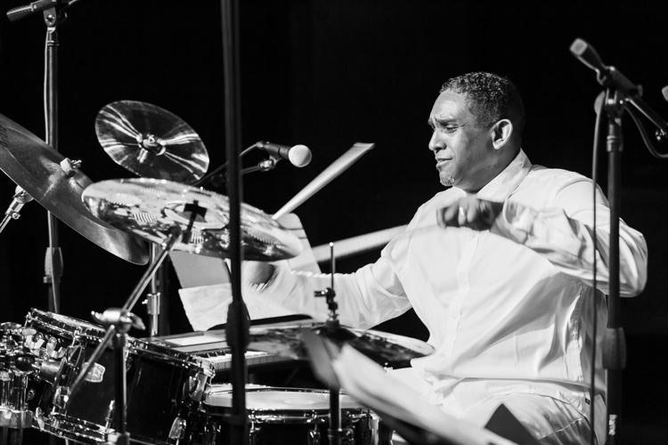 Ronnie Burrage - DRUMMERWORLD