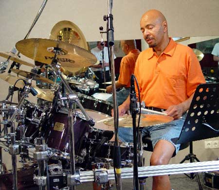 Chester Thompson Drummerworld