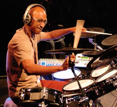 Omar Hakim - Drummerworld