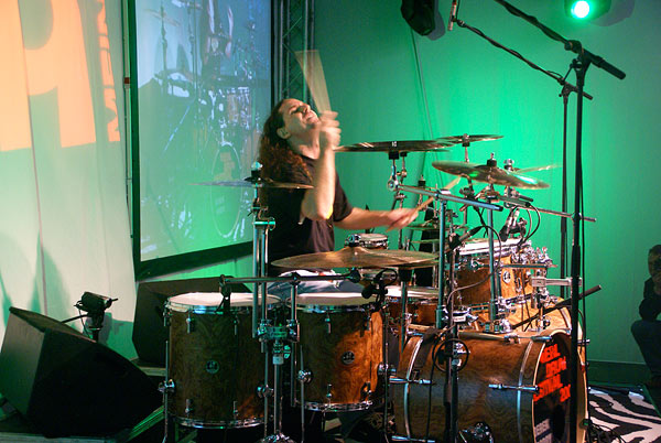 Derek Roddy Drummerworld