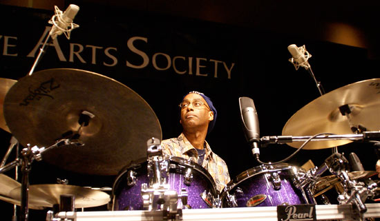 Omar Hakim - Drummerworld