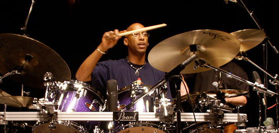 Omar Hakim - Drummerworld