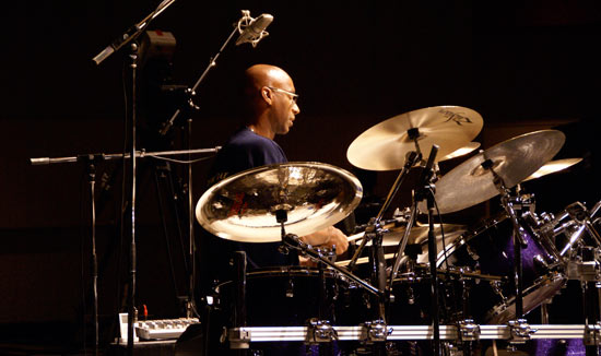 Omar Hakim - Drummerworld