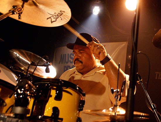 Dennis Chambers Drummerworld