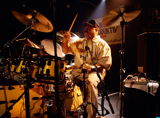 Dennis Chambers - Drummerworld