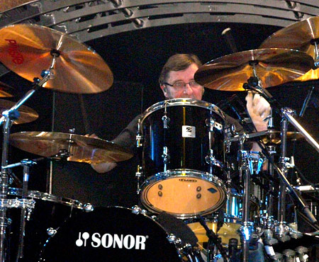 Phil Rudd Drummerworld